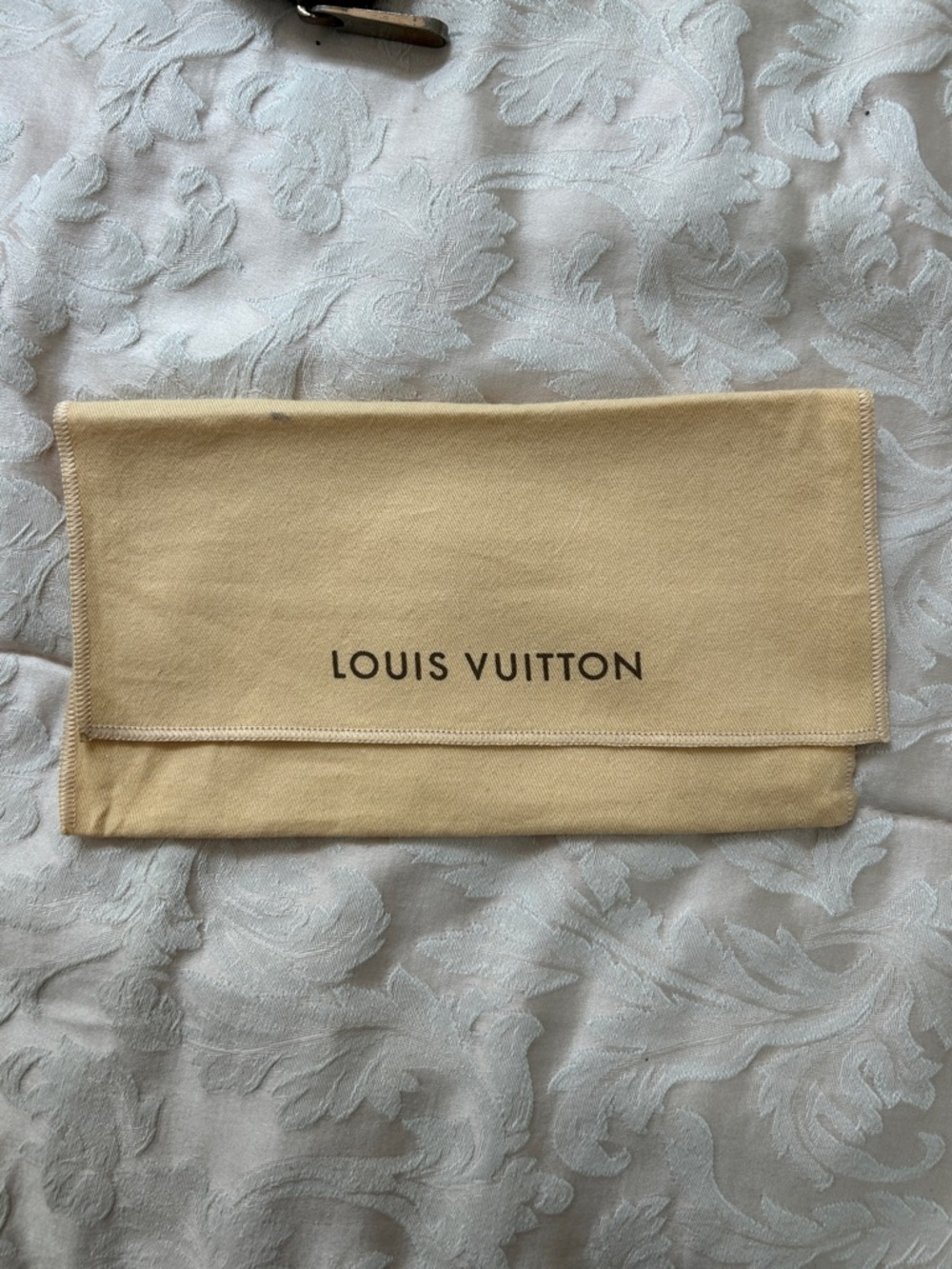7022. Authentic LV Vintage Dark Green Leather Long Wallet/Passport Holder. - Picture 9 of 11